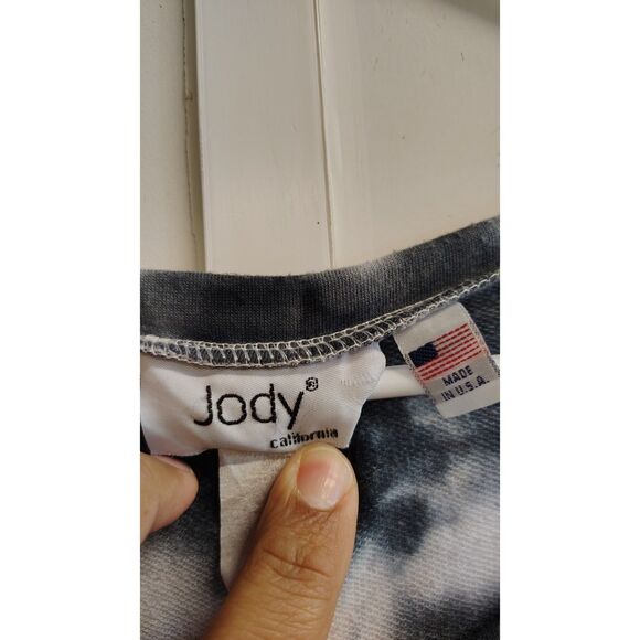 Jody Women's XL White With Blue Tie Dye Short Sleeve Crop Top - Picture 3 of 6